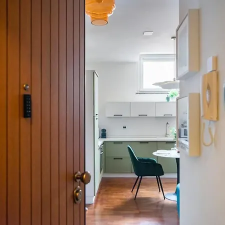 Stylish And Cozy Studio In Isola Διαμέρισμα *